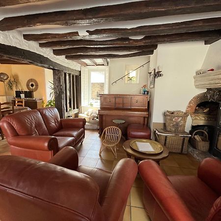 2 chambres dans maison de campagne avec piscine intérieure Lagery Esterno foto