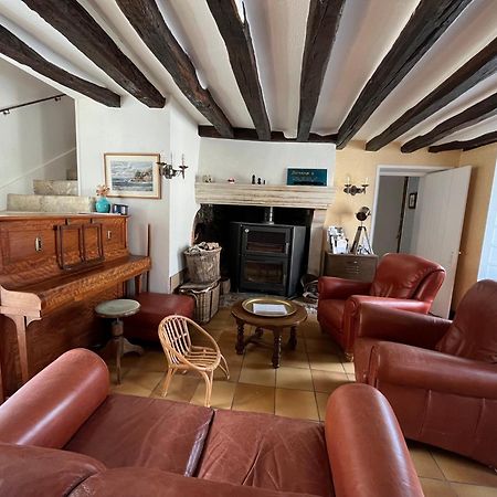 2 chambres dans maison de campagne avec piscine intérieure Lagery Esterno foto