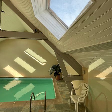 2 chambres dans maison de campagne avec piscine intérieure Lagery Esterno foto
