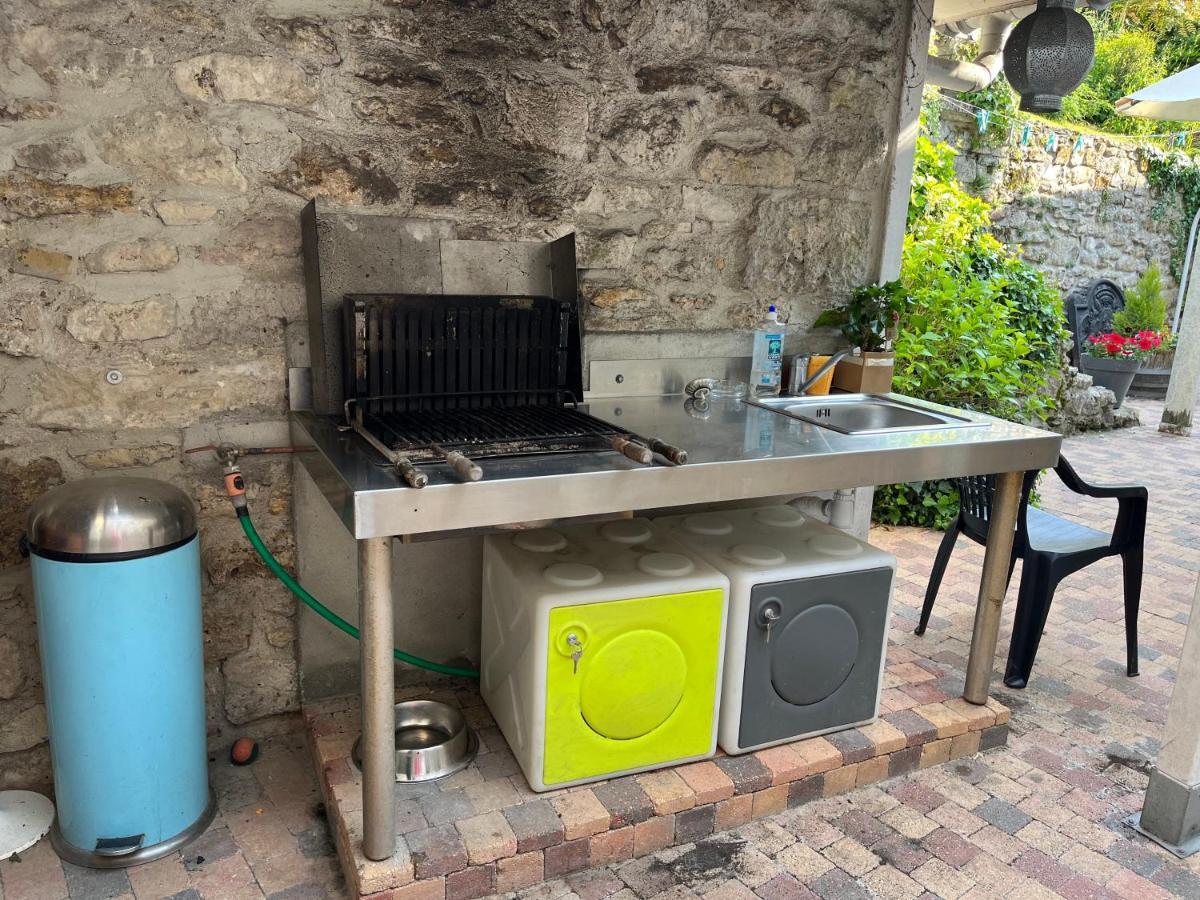 2 chambres dans maison de campagne avec piscine intérieure Lagery Esterno foto