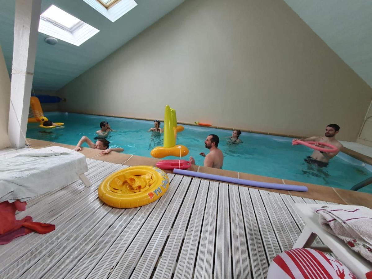 2 chambres dans maison de campagne avec piscine intérieure Lagery Esterno foto