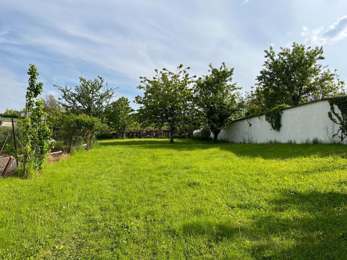 2 chambres dans maison de campagne avec piscine intérieure Lagery Esterno foto