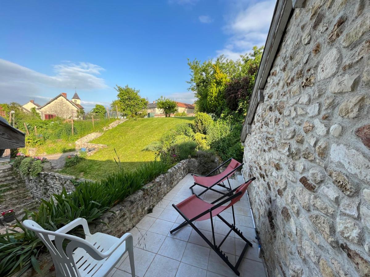 2 chambres dans maison de campagne avec piscine intérieure Lagery Esterno foto