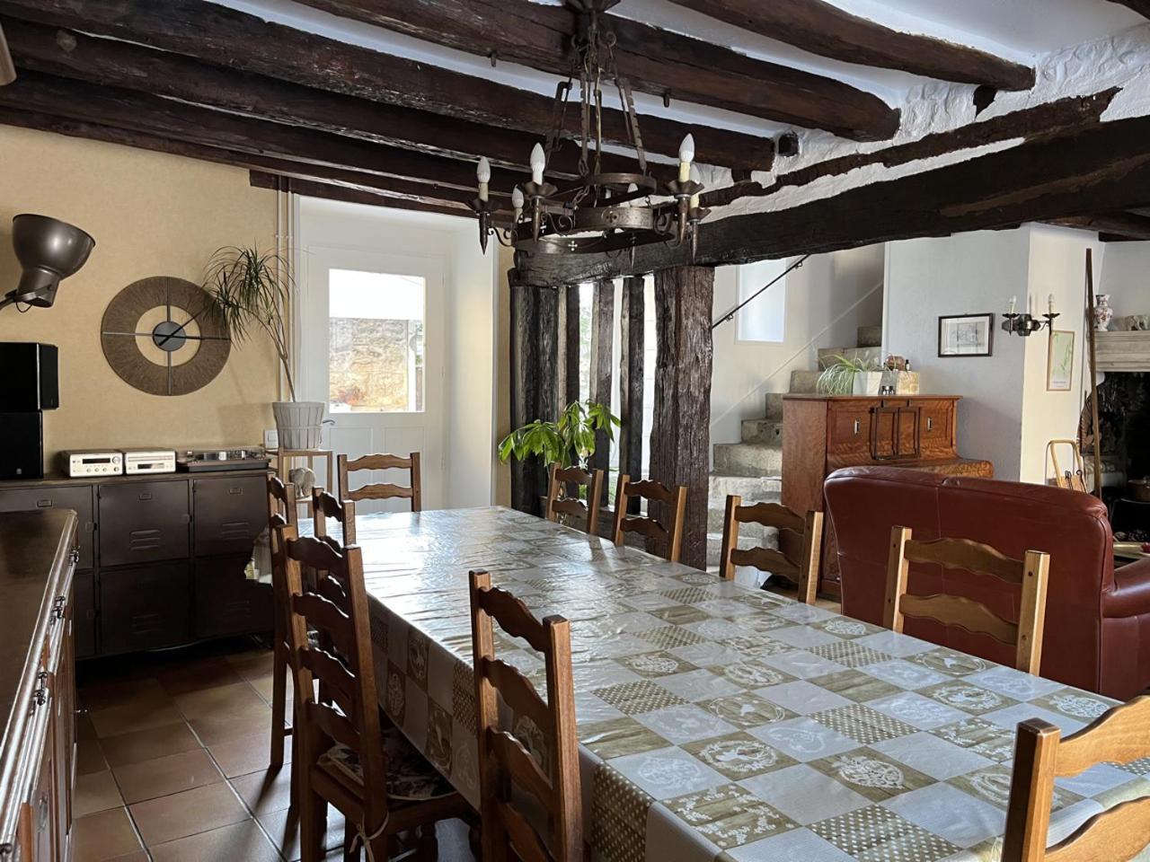 2 chambres dans maison de campagne avec piscine intérieure Lagery Esterno foto