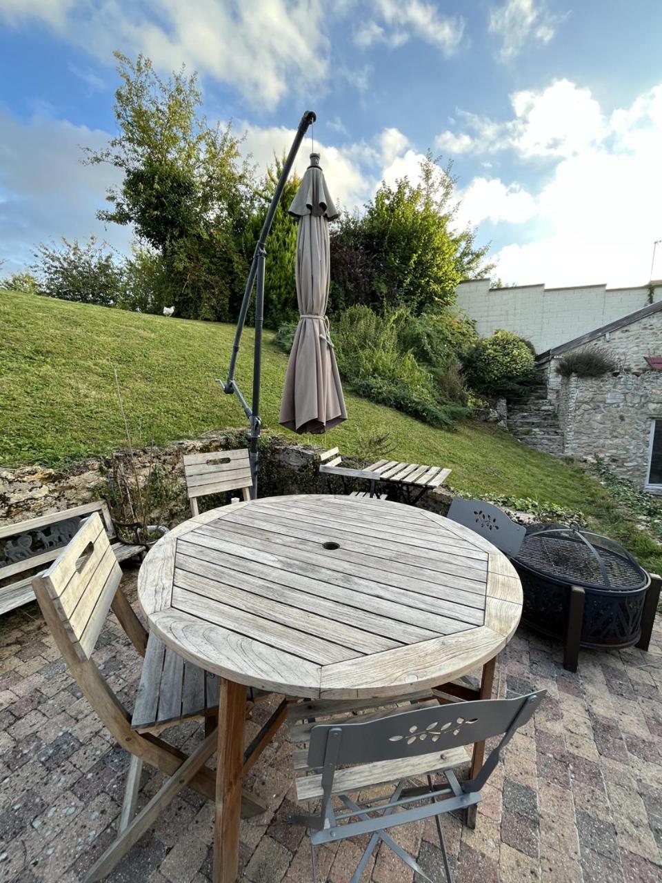 2 chambres dans maison de campagne avec piscine intérieure Lagery Esterno foto