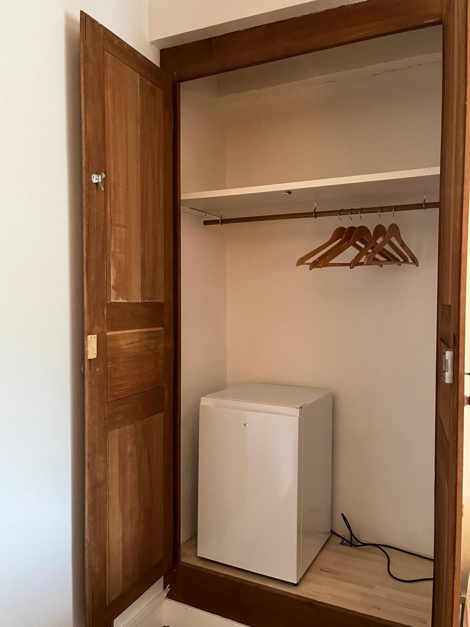 2 chambres dans maison de campagne avec piscine intérieure Lagery Esterno foto