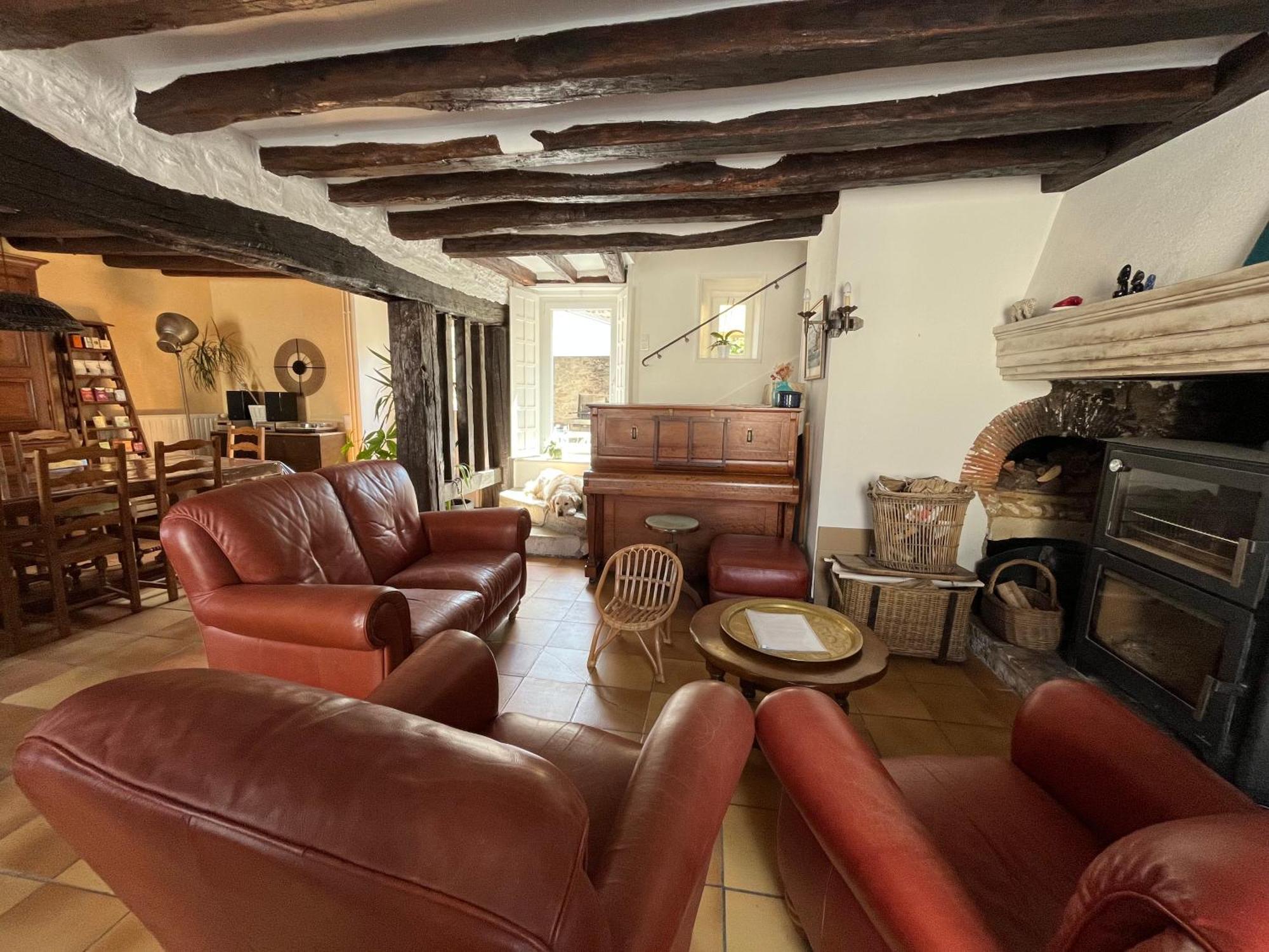 2 chambres dans maison de campagne avec piscine intérieure Lagery Esterno foto