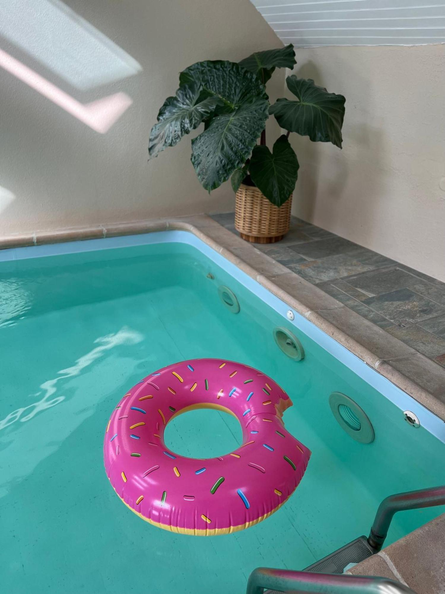 2 chambres dans maison de campagne avec piscine intérieure Lagery Esterno foto