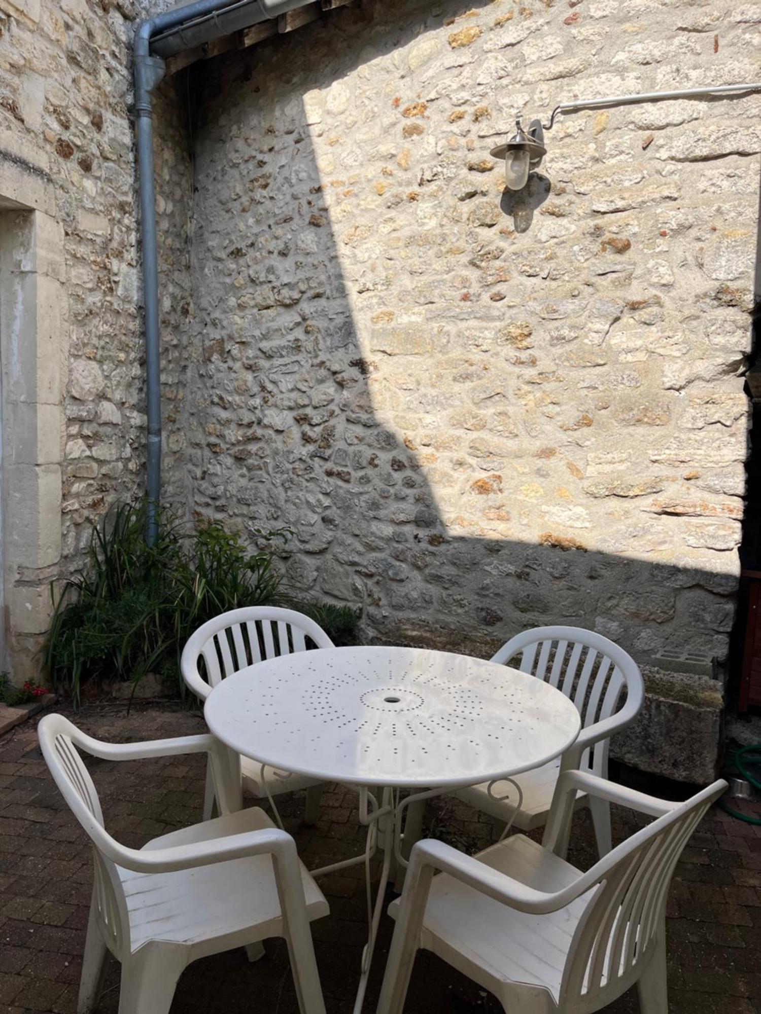2 chambres dans maison de campagne avec piscine intérieure Lagery Esterno foto